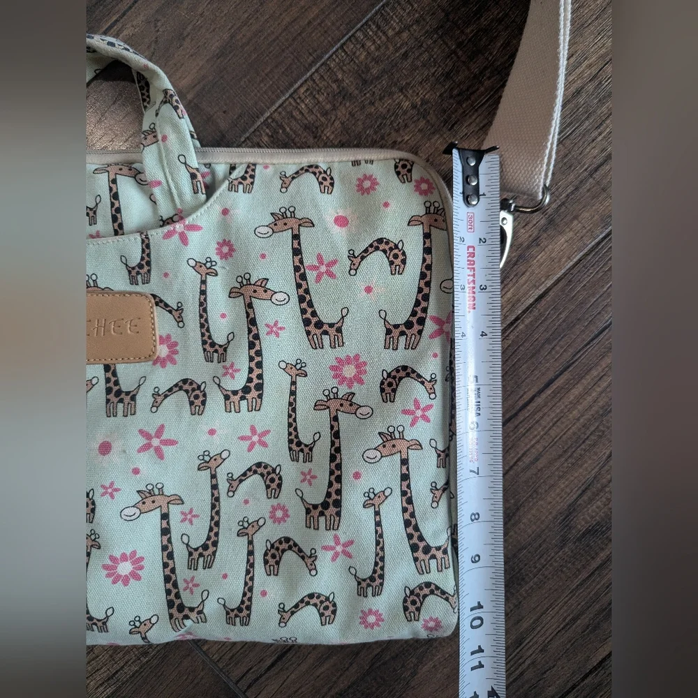 Dachee Multicolor Giraffe Print Laptop Bag - Pockets & Adjustable Shoulder Strap